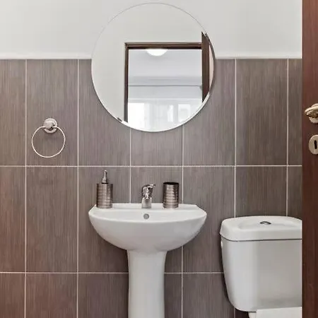 Spacious 3 Apartment *