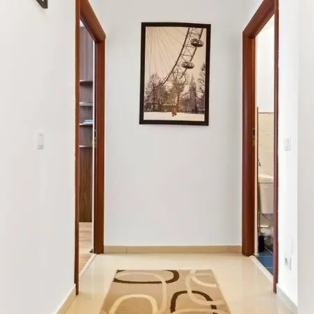 Apartment Spacious 3