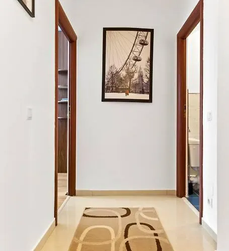 Apartment Spacious 3
